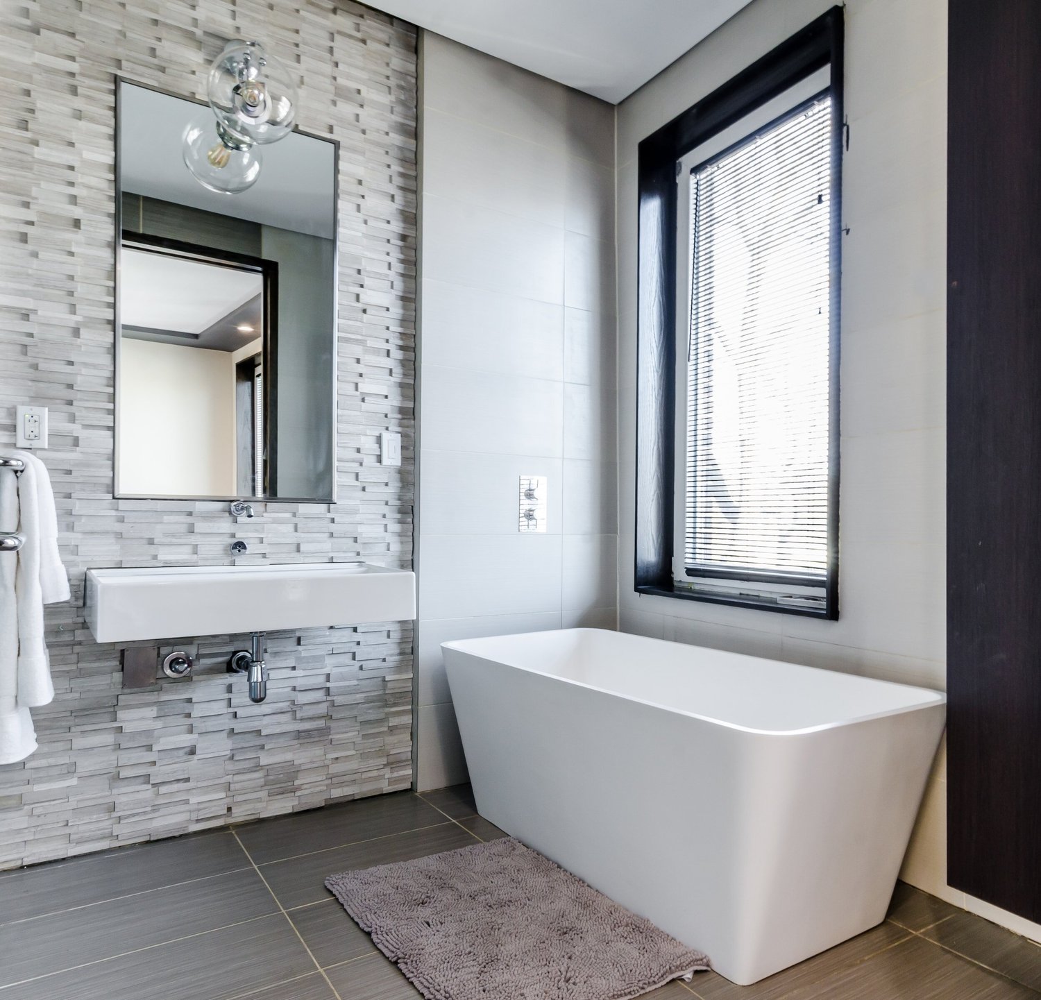 A bright, freshly kept modern bathroom